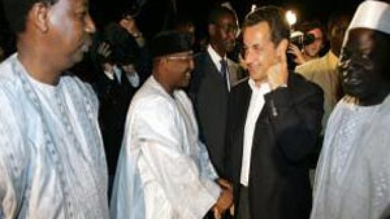 ساركوزي يسافر شخصيا لباماكو لشكر الرئيس المالي على تحرير الإرهابيين