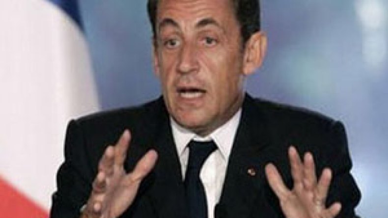 اعتقال 11 شخصا هددوا ساركوزي ووزرائه بالقتل