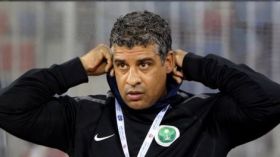 إقالة مدرب منتخب السعودية