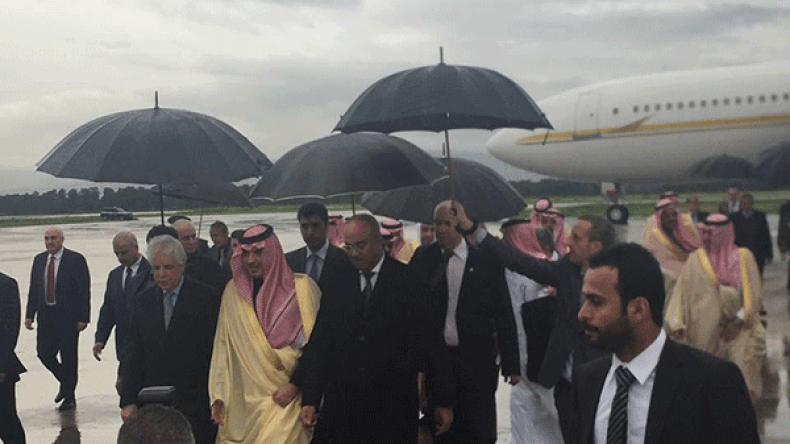 وزير الداخلية السعودي يشرع في زيارة إلى الجزائر
