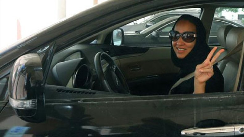 السلطات السعودية تحذر النساء من خرق حظر قيادة المرأة للسيارة
