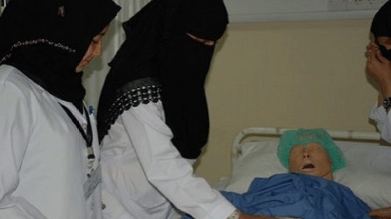 ممرضات سعوديات يمتنعن عن مداواة المرضى الرجال