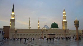 السعودية: إنقاذ شاب حاول الانتحار من على أسوار الحرم النبوي