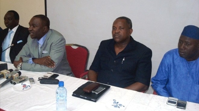 ..مثل أعور في الجندية!؟