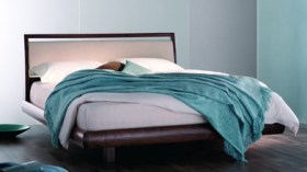 مواطنون يحاصرون منزلا بالعاصمة بسبب الخيانة الزوجية