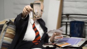 عالم أمريكي يؤكد حقيقة الكائنات الفضائية وهو على فراش الموت