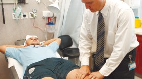 الشروق تزور أسبيتار : علاج مجاني للخضر وتكفل تام بعملية مغني في باريس