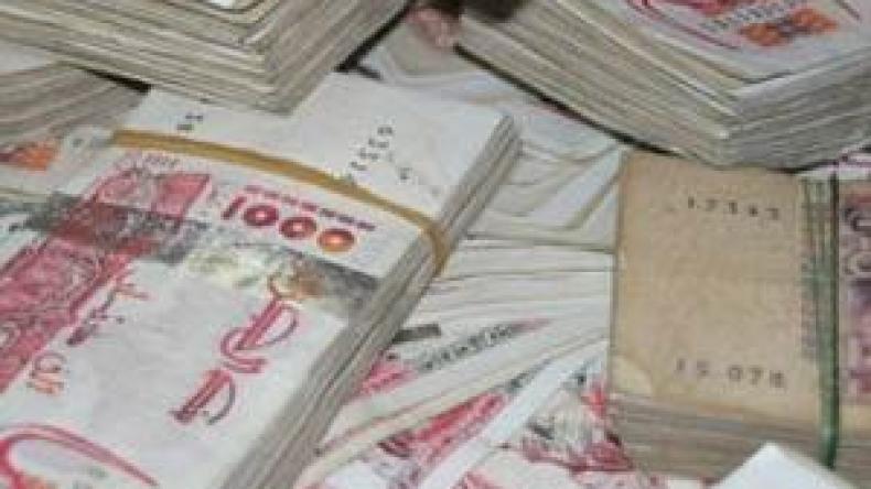 30 متهما بينهم “مسؤولون” هربوا 3 آلاف مليار إلى الخارج