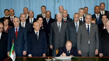 30 dossiers de corruption sur le bureau de Bouteflika