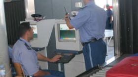 أجهزة لكشف العملة الصعبة في المطارات والموانئ