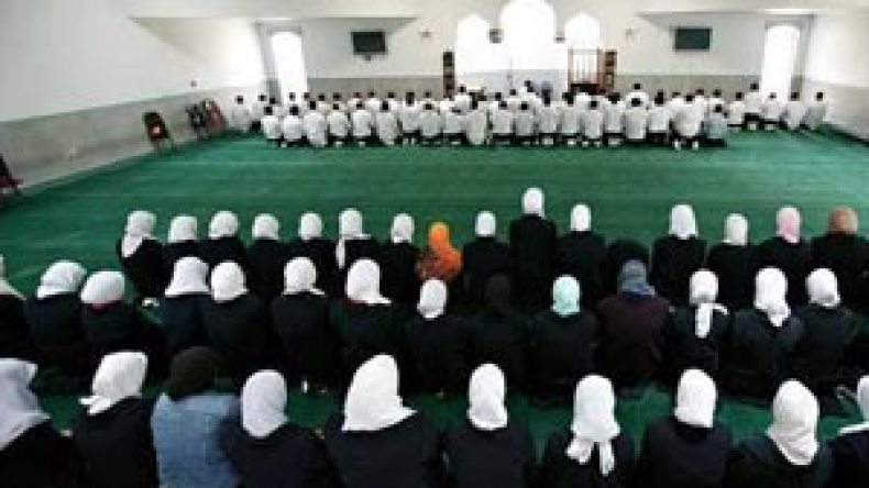 أمريكا منشغلة باعتناق الصينيين للإسلام وإقبال الفتيات على الحجاب