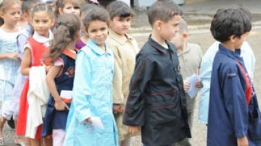 Tablier noir pour les lycéens: La grogne des parents d’élèves !