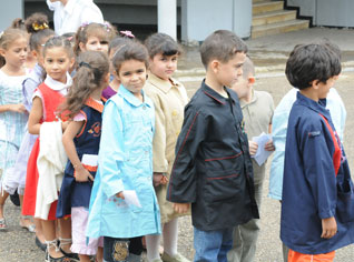 Tablier noir pour les lycéens: La grogne des parents d’élèves !