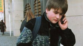 87 percent of primary pupils have mobile phones in Algeria, 84 percent of children use them to play: study