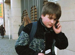 87 percent of primary pupils have mobile phones in Algeria, 84 percent of children use them to play: study