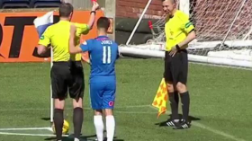 حكم اسكتلندي يطرد مساعده بالبطاقة الحمراء ويثير ضجة