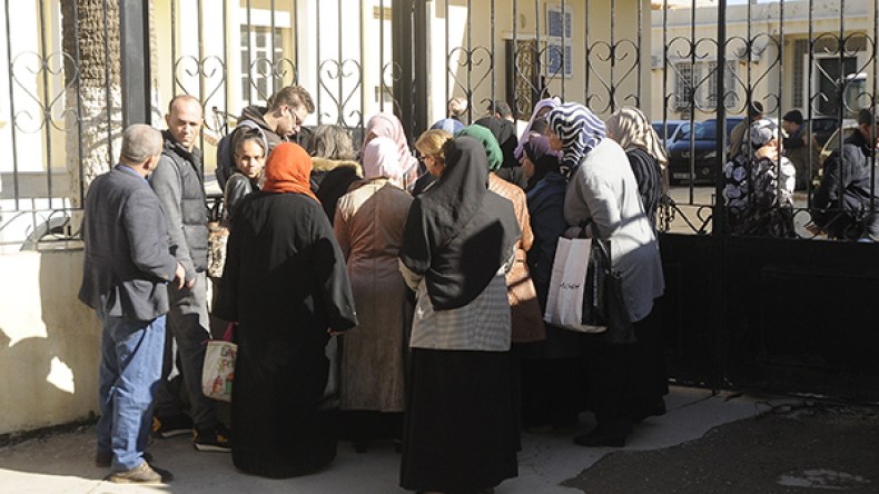 قاطنو السكن الهش والأقبية بعين البنيان ينتفضون