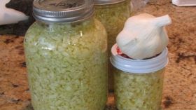 احذري من حفظ الثوم المفروم في المجمّد