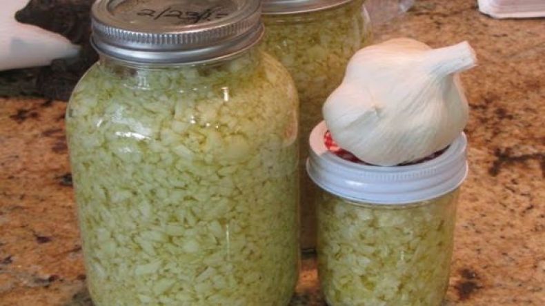 احذري من حفظ الثوم المفروم في المجمّد