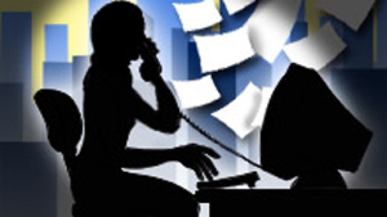 سكرتيرة المدير سربت وثائق هامة مقابل عقد زواج