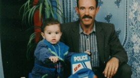 كان بسيطا يحب الآذان ويؤم الجنود للصلاة حريصا على بروالديه “ودعوة الخير”