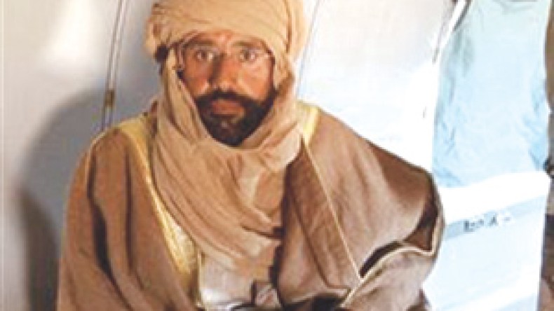 الثوّار ‬‬‬يقطعون‭ ‬‬أصابع سيف‭ ‬الإسلام‭