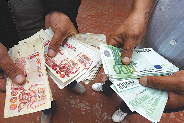 Algeria: Traders And Businessmen Rush To Purchase Hard Currency