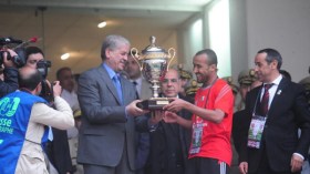 سلال أول وزير يسلم كأس الجمهورية مرتين في تاريخ المنافسة