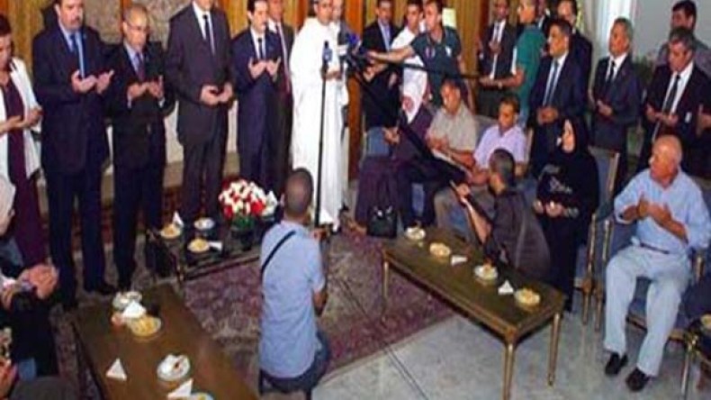 سلال يعزي عائلات ضحايا سقوط الطائرة