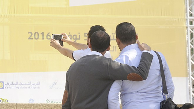 سلفي.. مواعيد والإقبال على الأكل يتفوق على شراء الكتب!