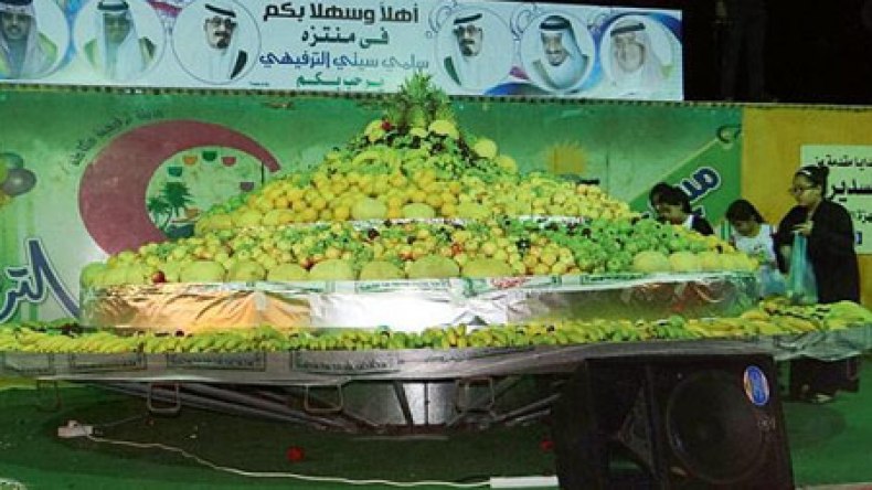 السعودية: عرض أكبر سلة فواكه في العالم