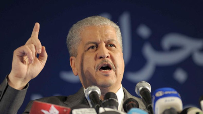 آيت أحمد ومعطوب الوناس في تجمع سلال بتيزي وزو