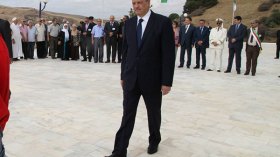 الثلاثية تتخلى عن الطابع الإجتماعي بسبب الأزمة البترولية