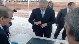 سلال: احتياطي الصرف لن ينخفض دون 100 مليار دولار