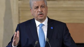 سلال: على الأساتذة المتعاقدين التعقّل واحترام القانون
