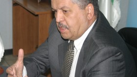 الحكومة لن تمدّ يديها إلى جيوب المواطنين لمواجهة أزمة البترول