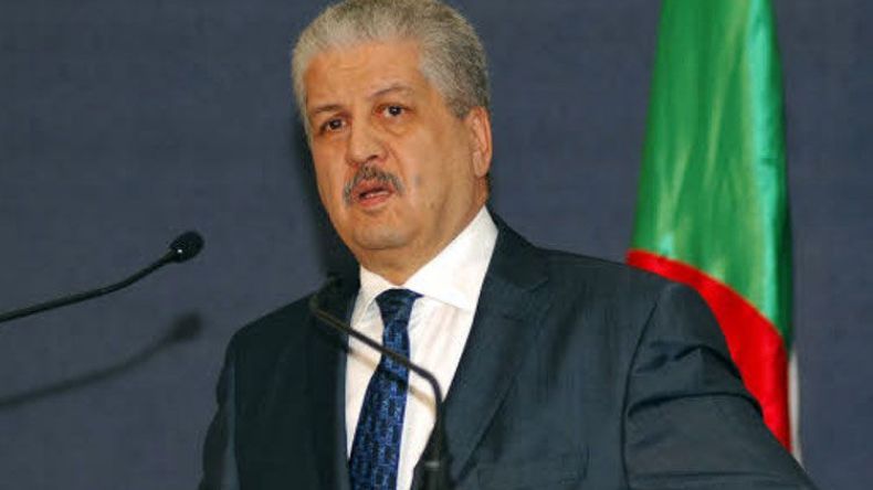 سلال يشارك في نقاش حول رهانات الاقتصاد الجزائري