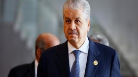 سلال يسلم أوسمة لكبار المثقفين والفنانين