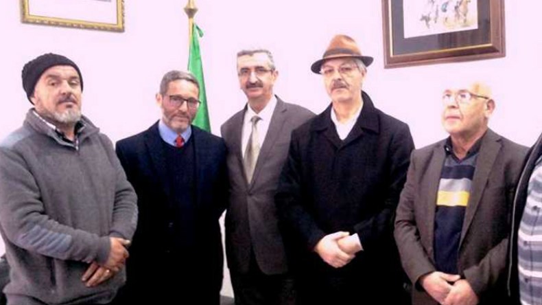 والي البويرة يستقبل أعضاء جمعية عقلاء قرية سلوم المهددة بالزوال