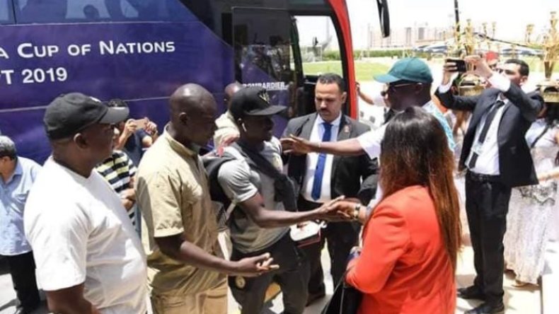 المنافس الثاني لـ “محاربي الصحراء” يصل إلى القاهرة