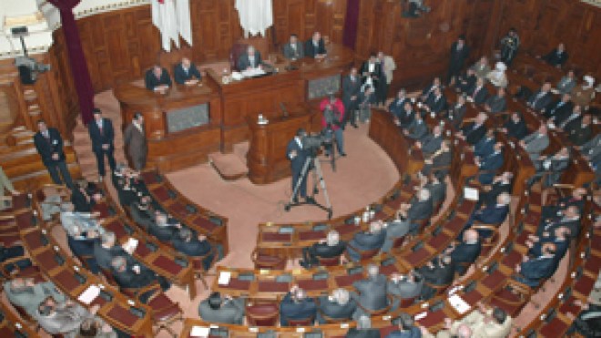 تحالفات ، انشقاقات ورشاوى لشراء الحصانة وراتب شهري بـ 30 مليونا