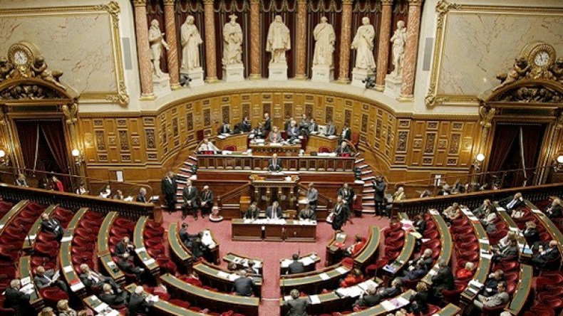 السينا الفرنسي يجمد مشروع تكريم الجنود العاملين بالجزائر بعد الإستقلال