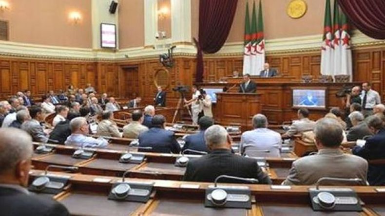 زبدي: قانون المالية الجديد سيقضي على الطبقة الضعيفة والمتوسطة