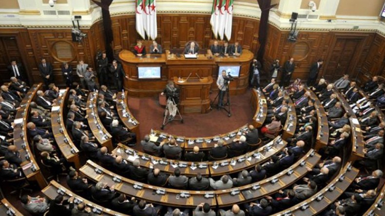 السيناتورات يمرّرون قانون المالية “بأقلّ الأضرار”!