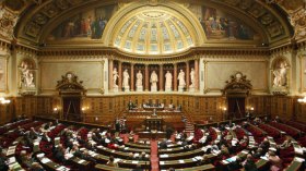 Paris compte durcir les conditions de regroupement familial