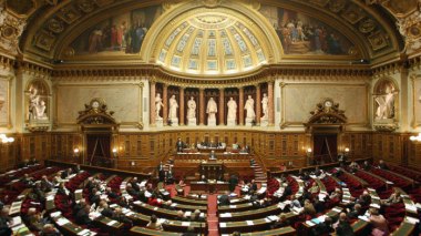 Paris compte durcir les conditions de regroupement familial