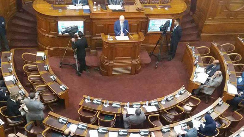 “الشكارة” لشراء الذم!