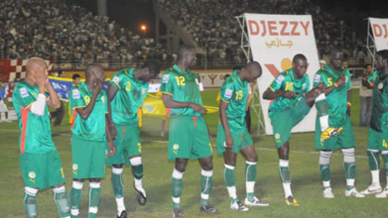السنغال تستعد للقاء غامبيا وتأمل في تعثر الجزائر