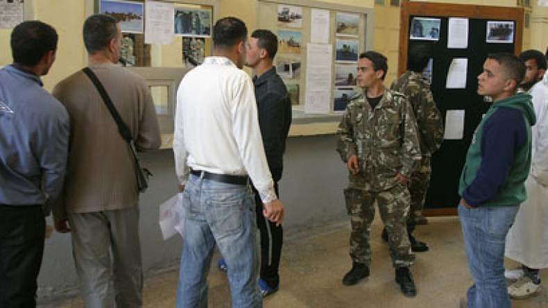 ما رأيك في اقتراح تقليص الخدمة الوطنية إلى ستة أشهر؟