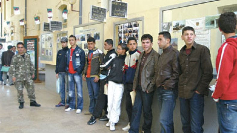 إعفاء الجامعيين من الخدمة الوطنية لا يكون إلا برخصة من مستشفى عسكري